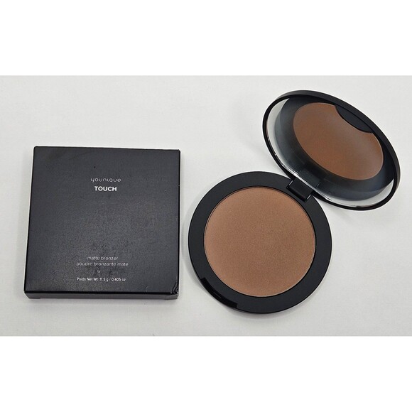 Younique Touch Matte Bronzer in Light New in Box - Picture 1 of 4